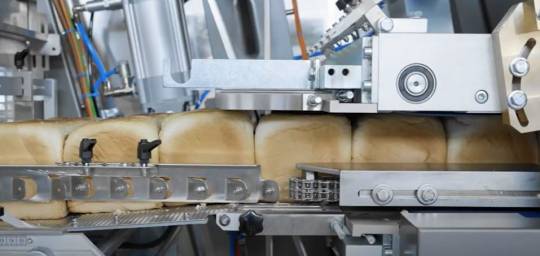 Slicing and bagging line for bread loaves main